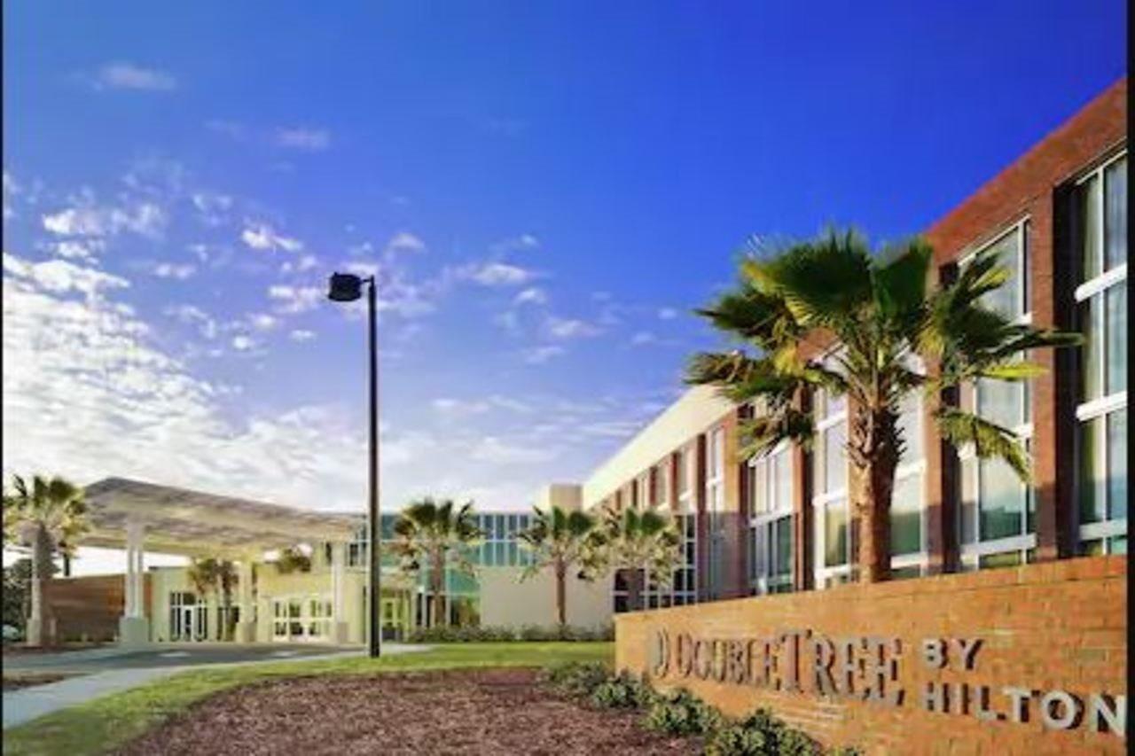 Doubletree Hotel & Suites Charleston Airport Норт Чарлстън Екстериор снимка