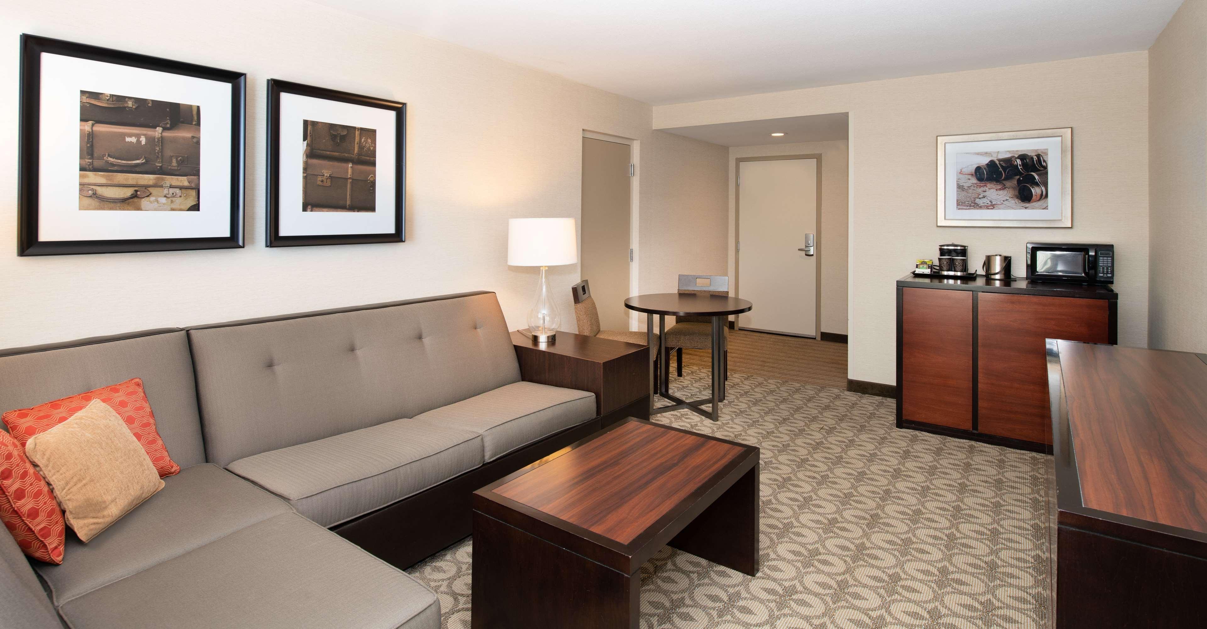 Doubletree Hotel & Suites Charleston Airport Норт Чарлстън Екстериор снимка