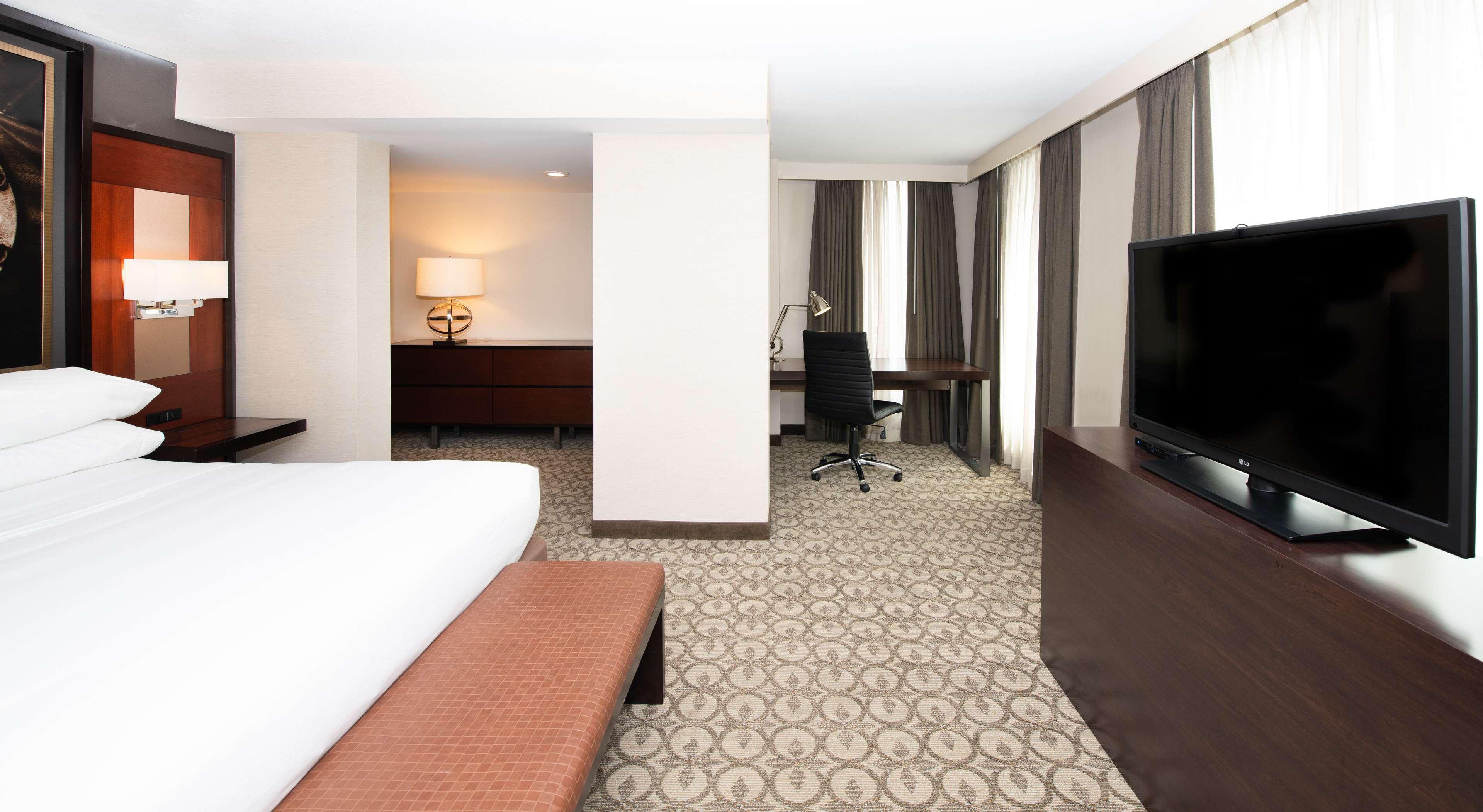 Doubletree Hotel & Suites Charleston Airport Норт Чарлстън Екстериор снимка