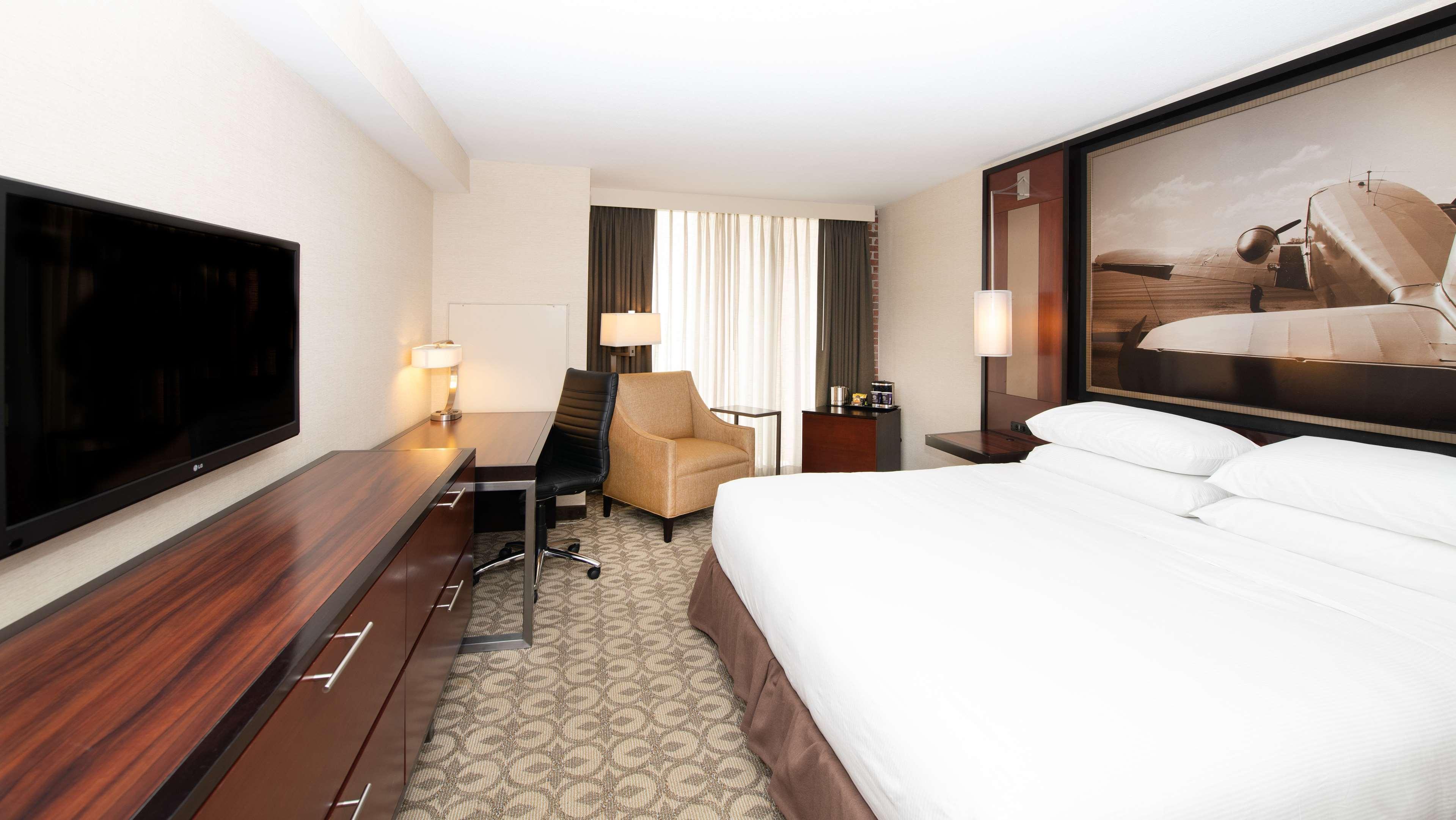 Doubletree Hotel & Suites Charleston Airport Норт Чарлстън Екстериор снимка