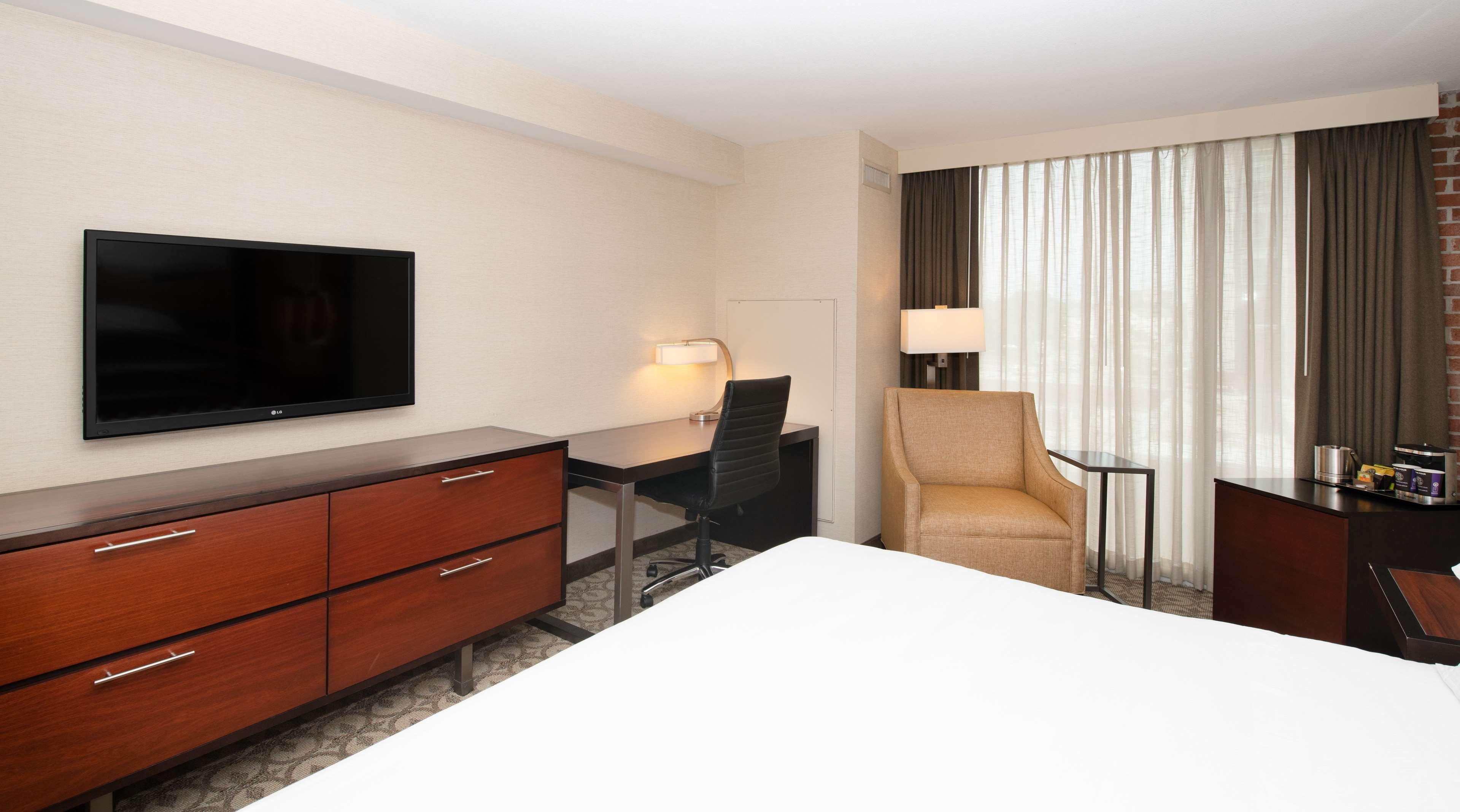 Doubletree Hotel & Suites Charleston Airport Норт Чарлстън Екстериор снимка