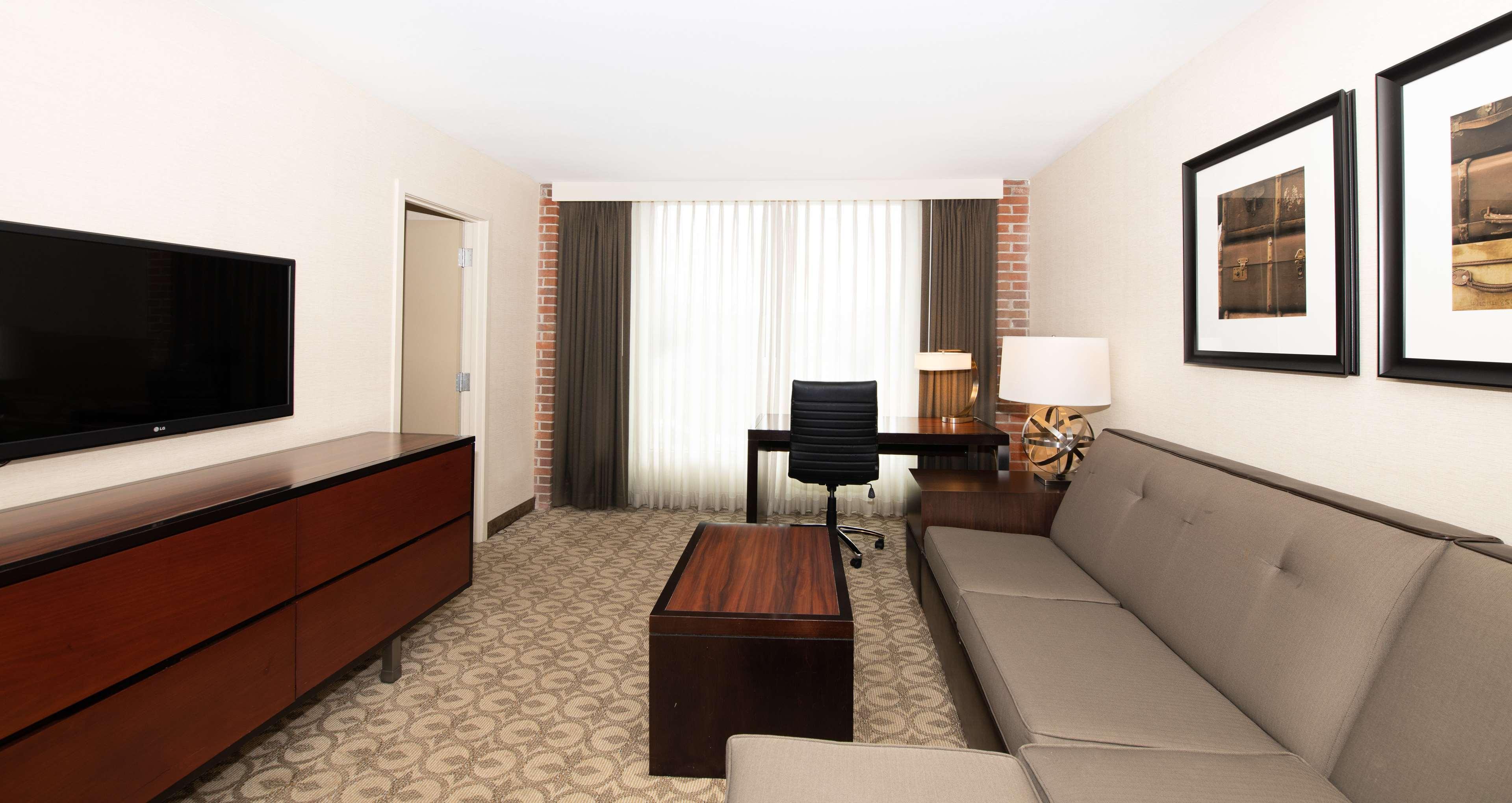 Doubletree Hotel & Suites Charleston Airport Норт Чарлстън Екстериор снимка