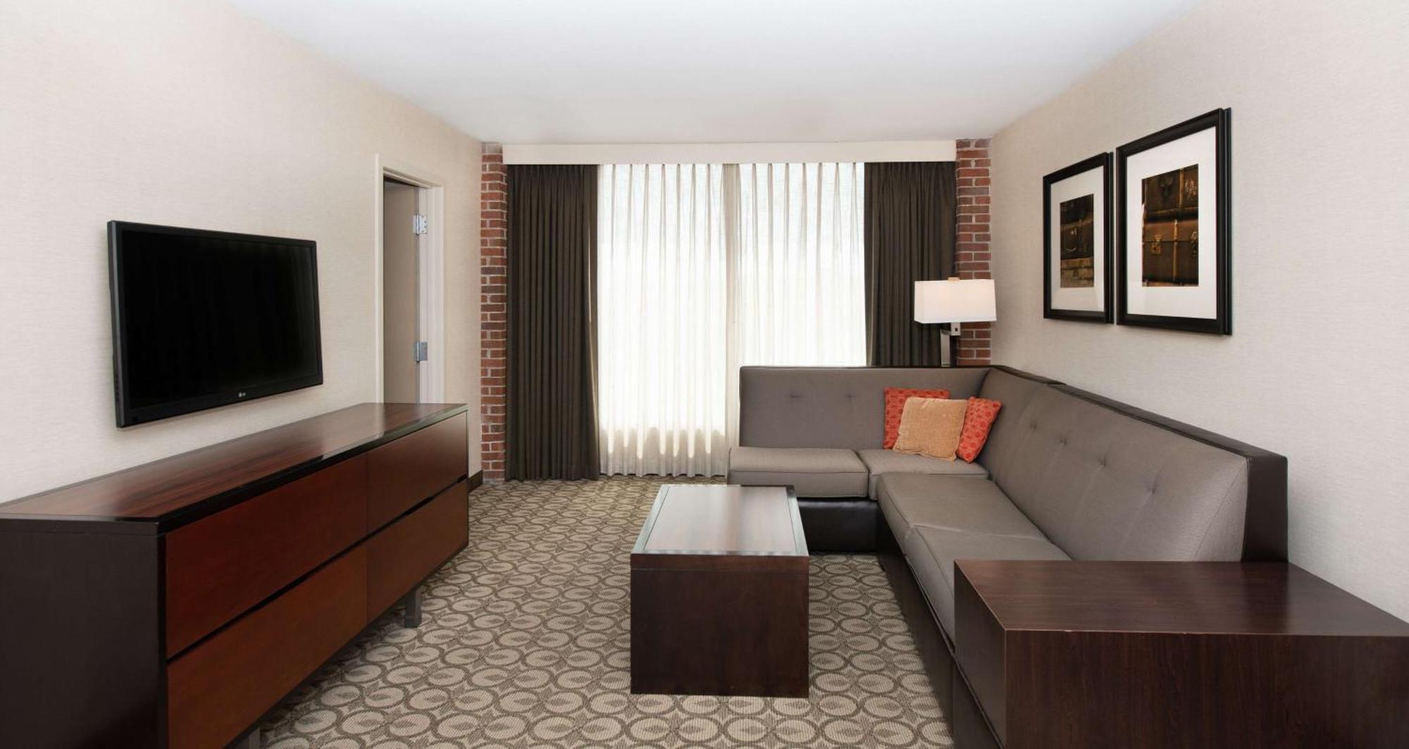 Doubletree Hotel & Suites Charleston Airport Норт Чарлстън Екстериор снимка