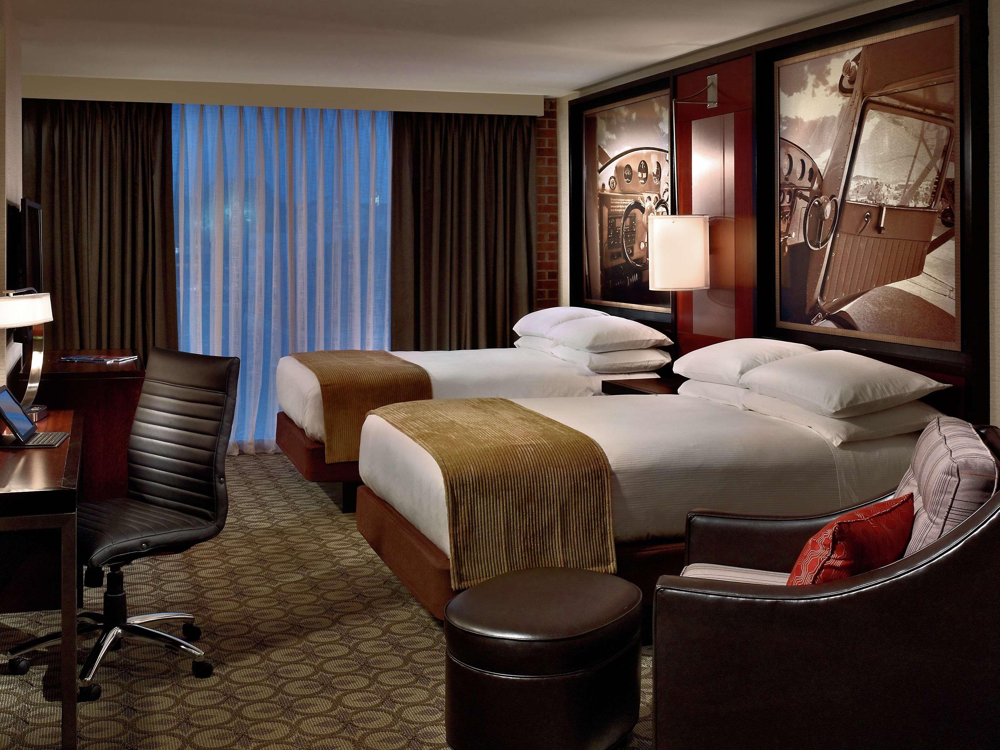 Doubletree Hotel & Suites Charleston Airport Норт Чарлстън Екстериор снимка