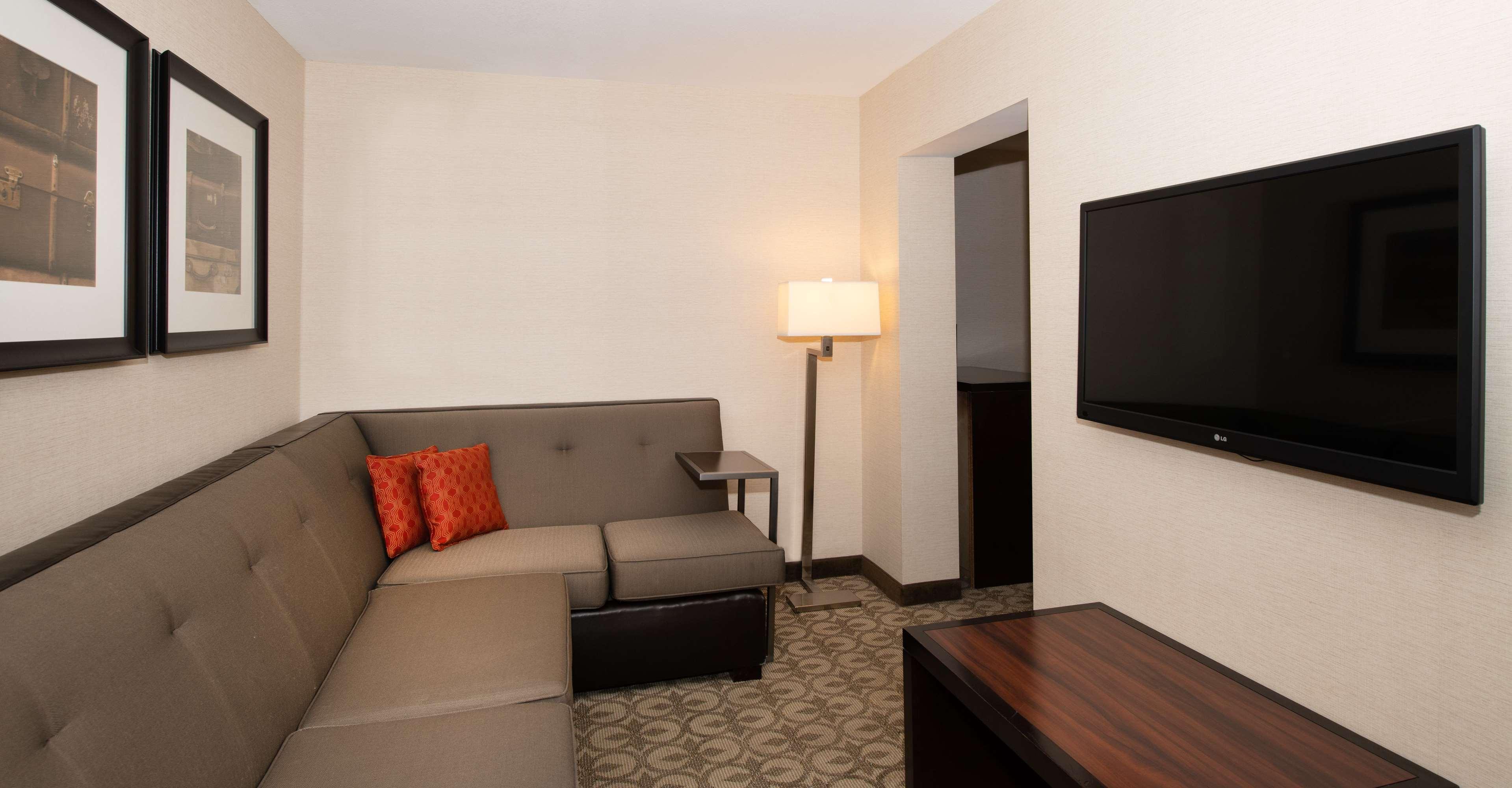 Doubletree Hotel & Suites Charleston Airport Норт Чарлстън Екстериор снимка