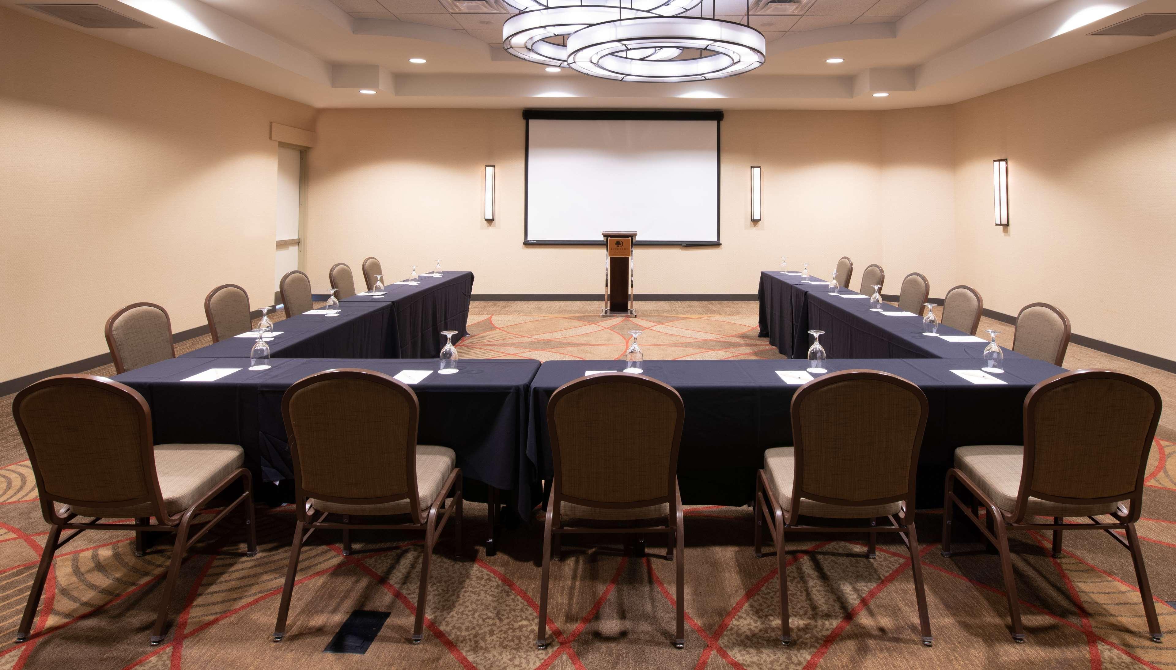 Doubletree Hotel & Suites Charleston Airport Норт Чарлстън Екстериор снимка
