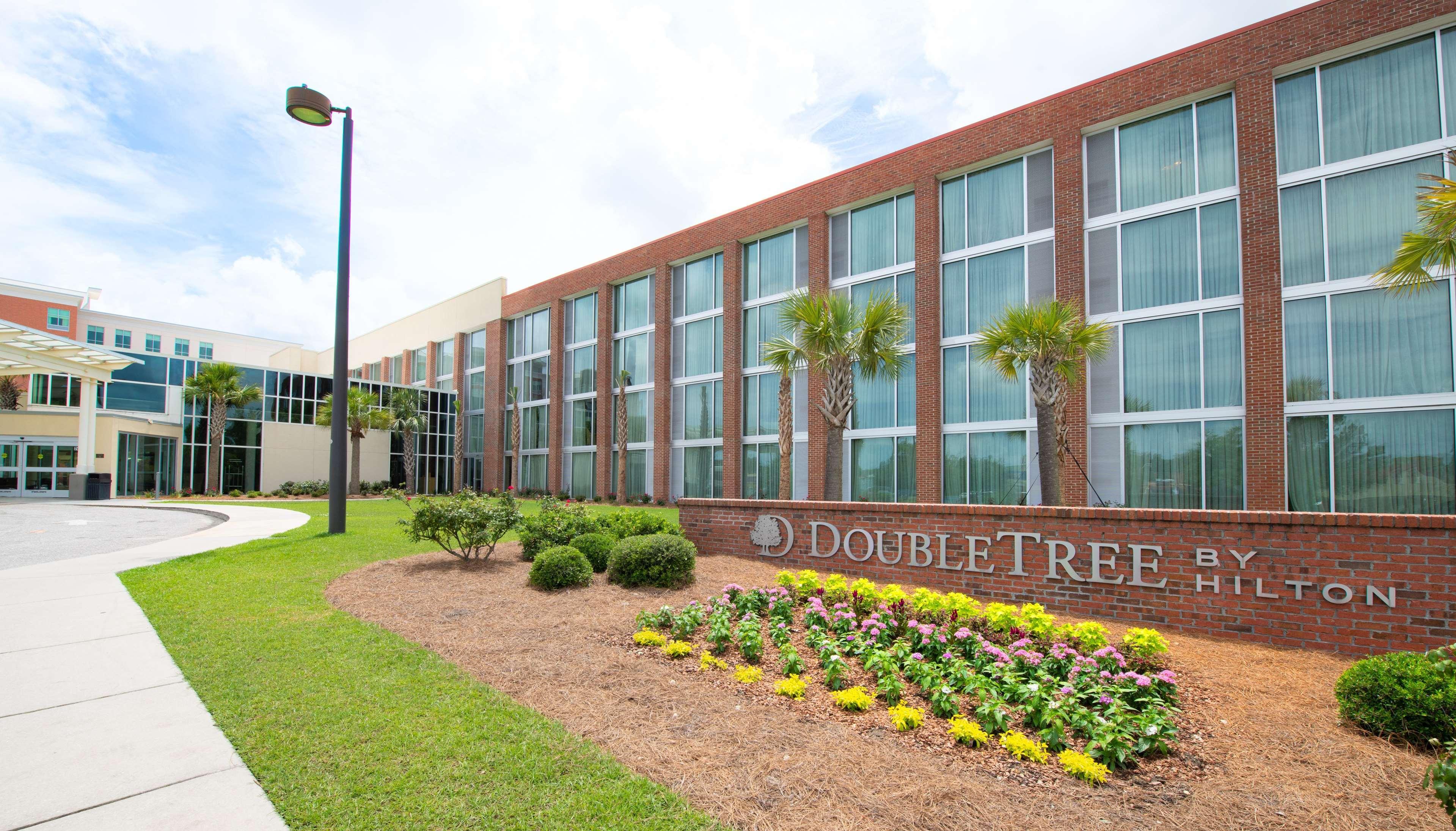 Doubletree Hotel & Suites Charleston Airport Норт Чарлстън Екстериор снимка