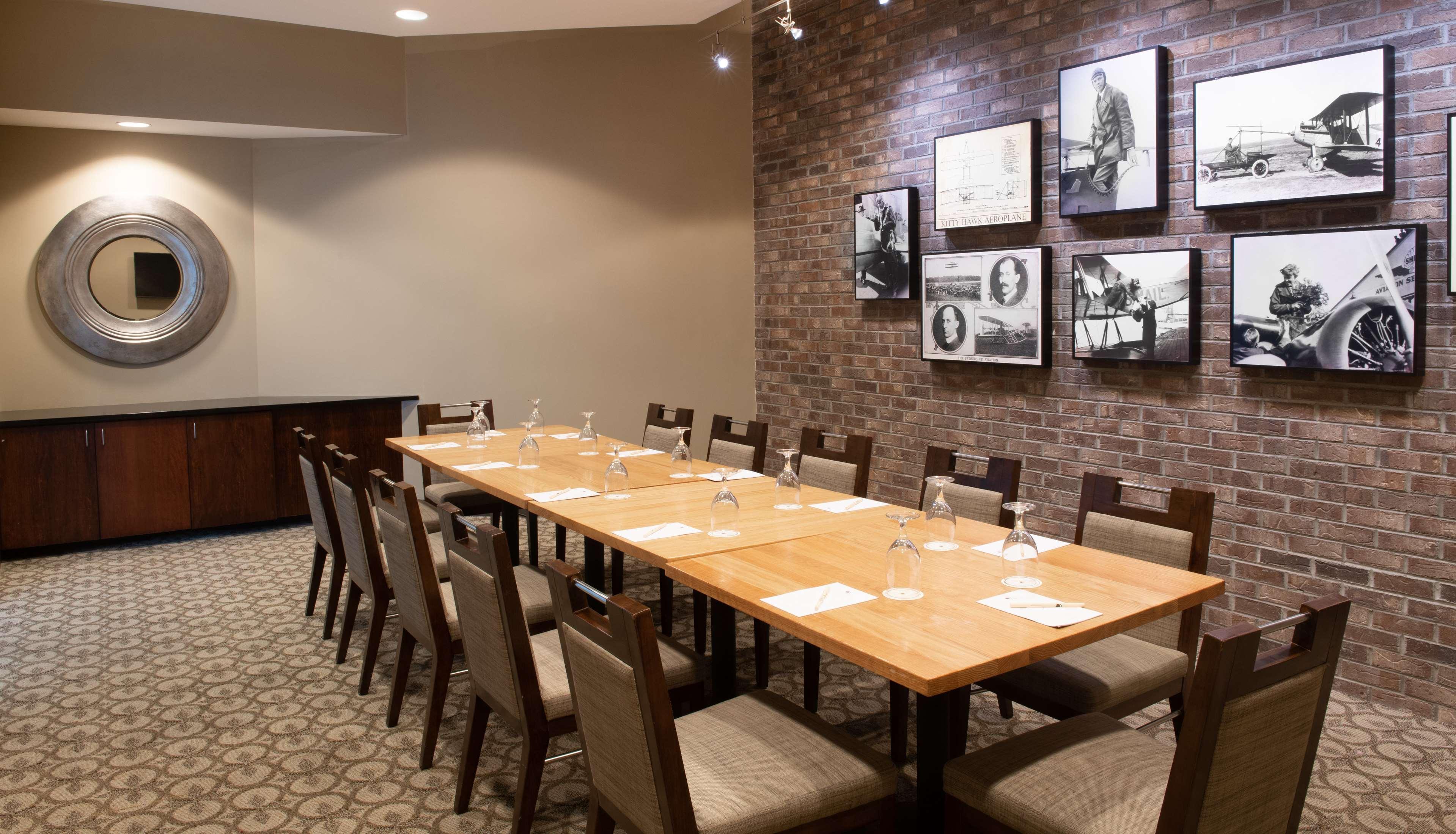 Doubletree Hotel & Suites Charleston Airport Норт Чарлстън Екстериор снимка