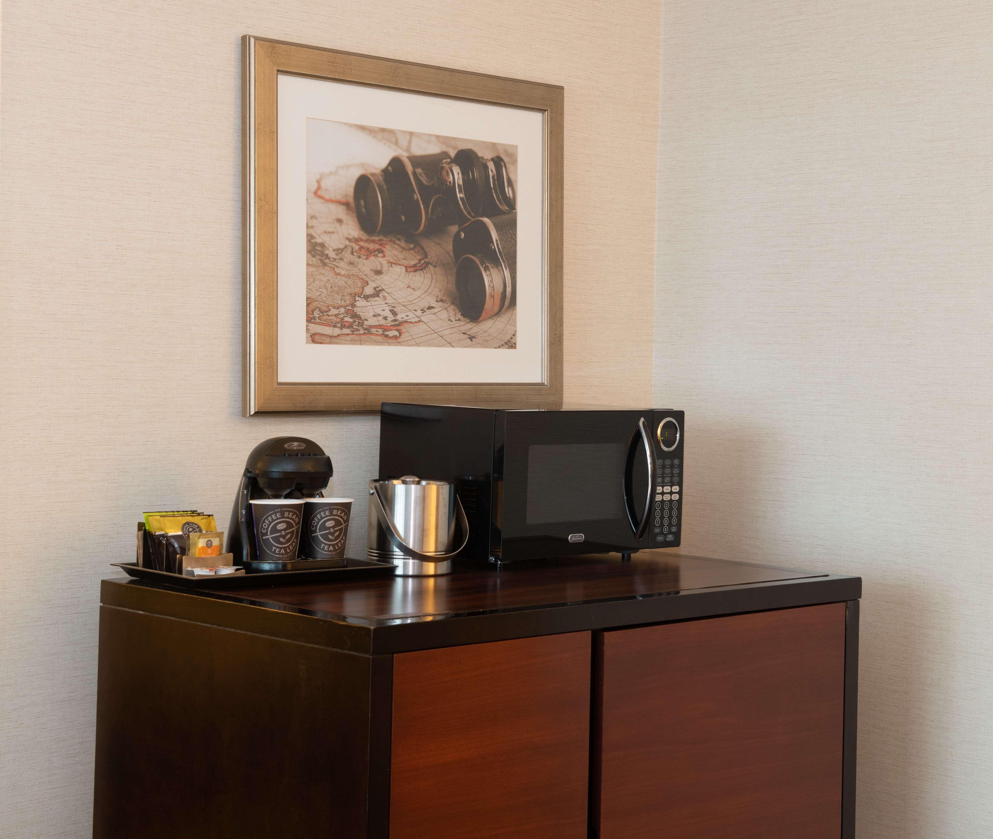Doubletree Hotel & Suites Charleston Airport Норт Чарлстън Екстериор снимка
