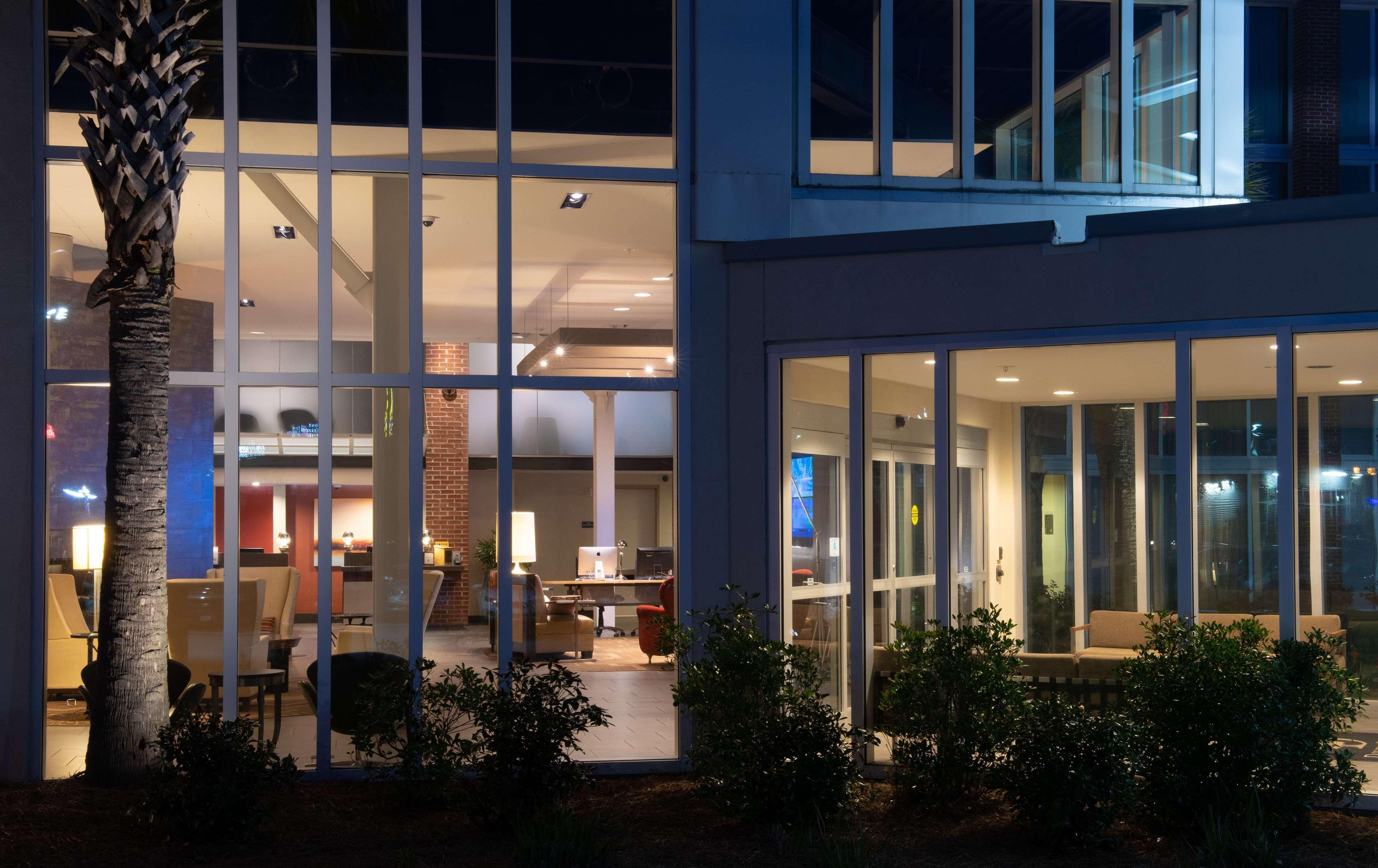 Doubletree Hotel & Suites Charleston Airport Норт Чарлстън Екстериор снимка