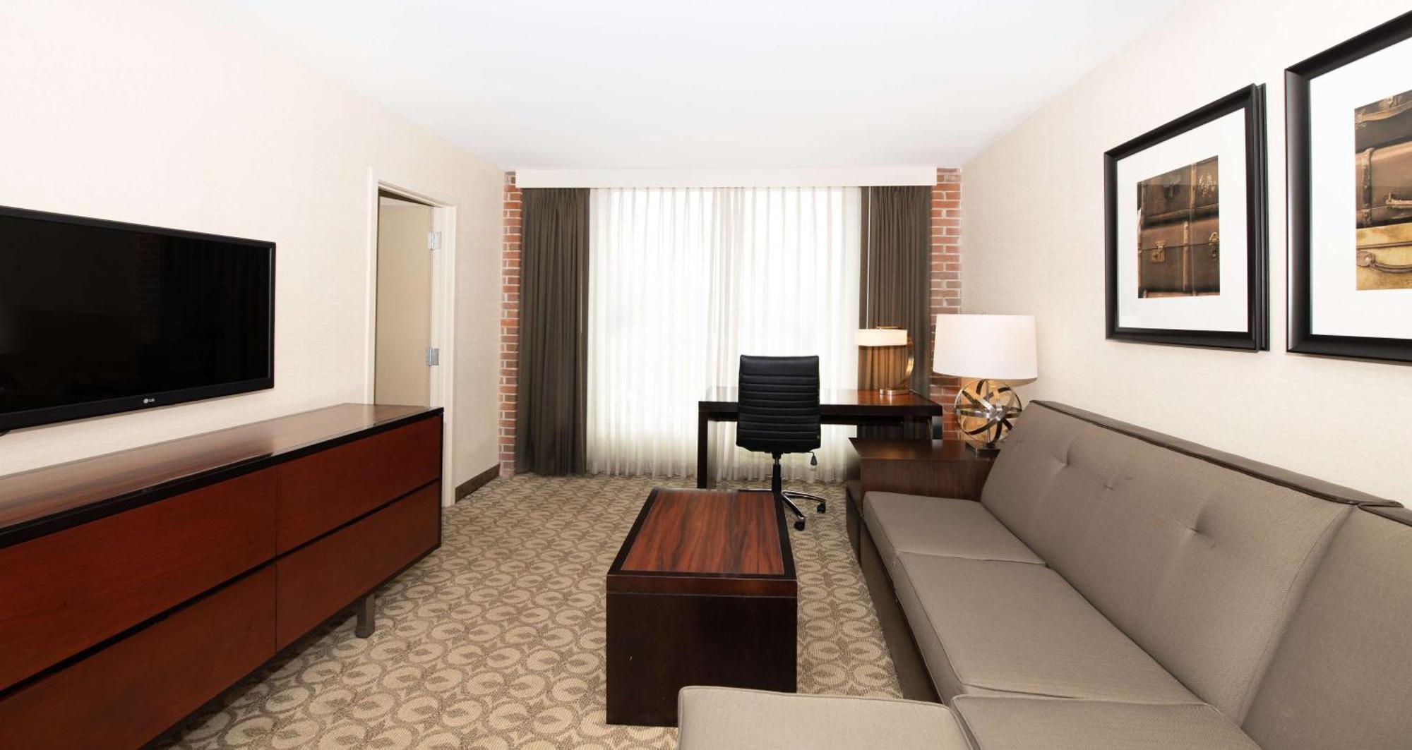 Doubletree Hotel & Suites Charleston Airport Норт Чарлстън Екстериор снимка