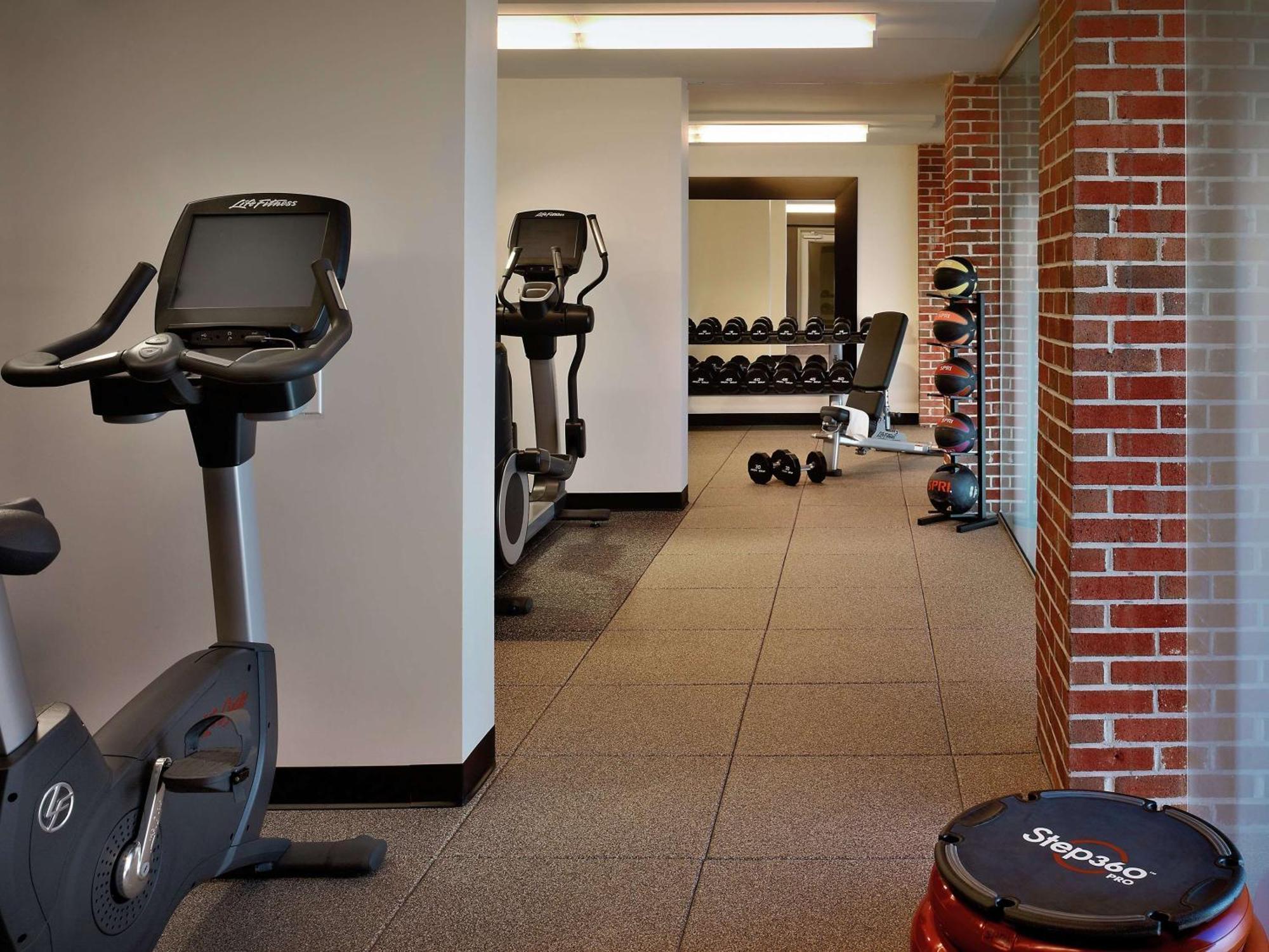 Doubletree Hotel & Suites Charleston Airport Норт Чарлстън Екстериор снимка