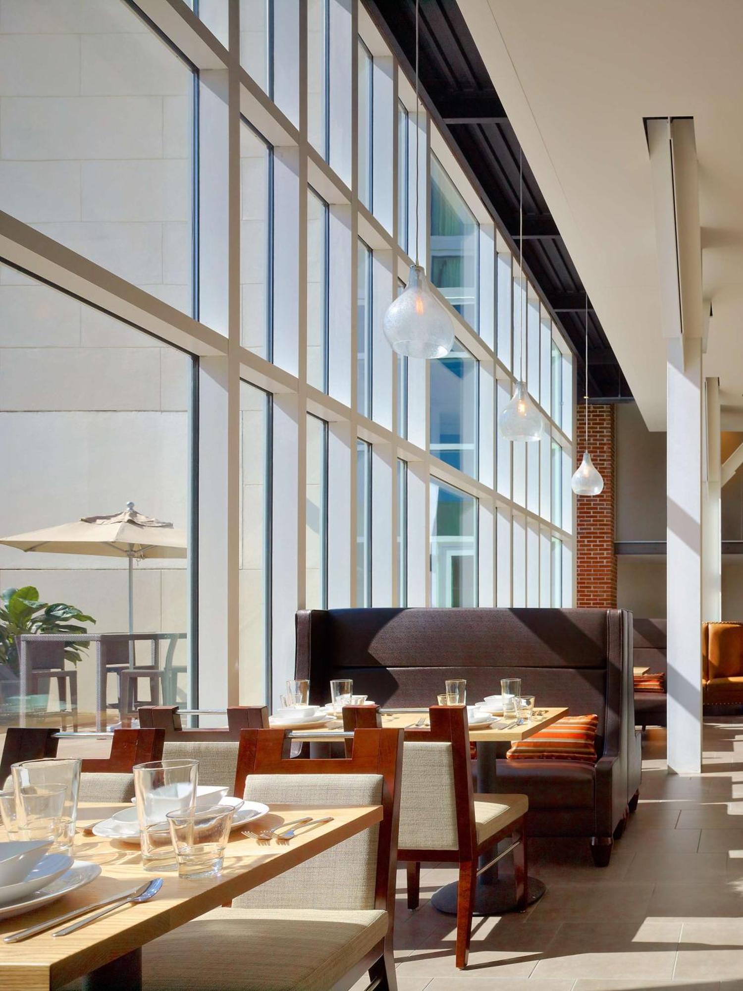Doubletree Hotel & Suites Charleston Airport Норт Чарлстън Екстериор снимка