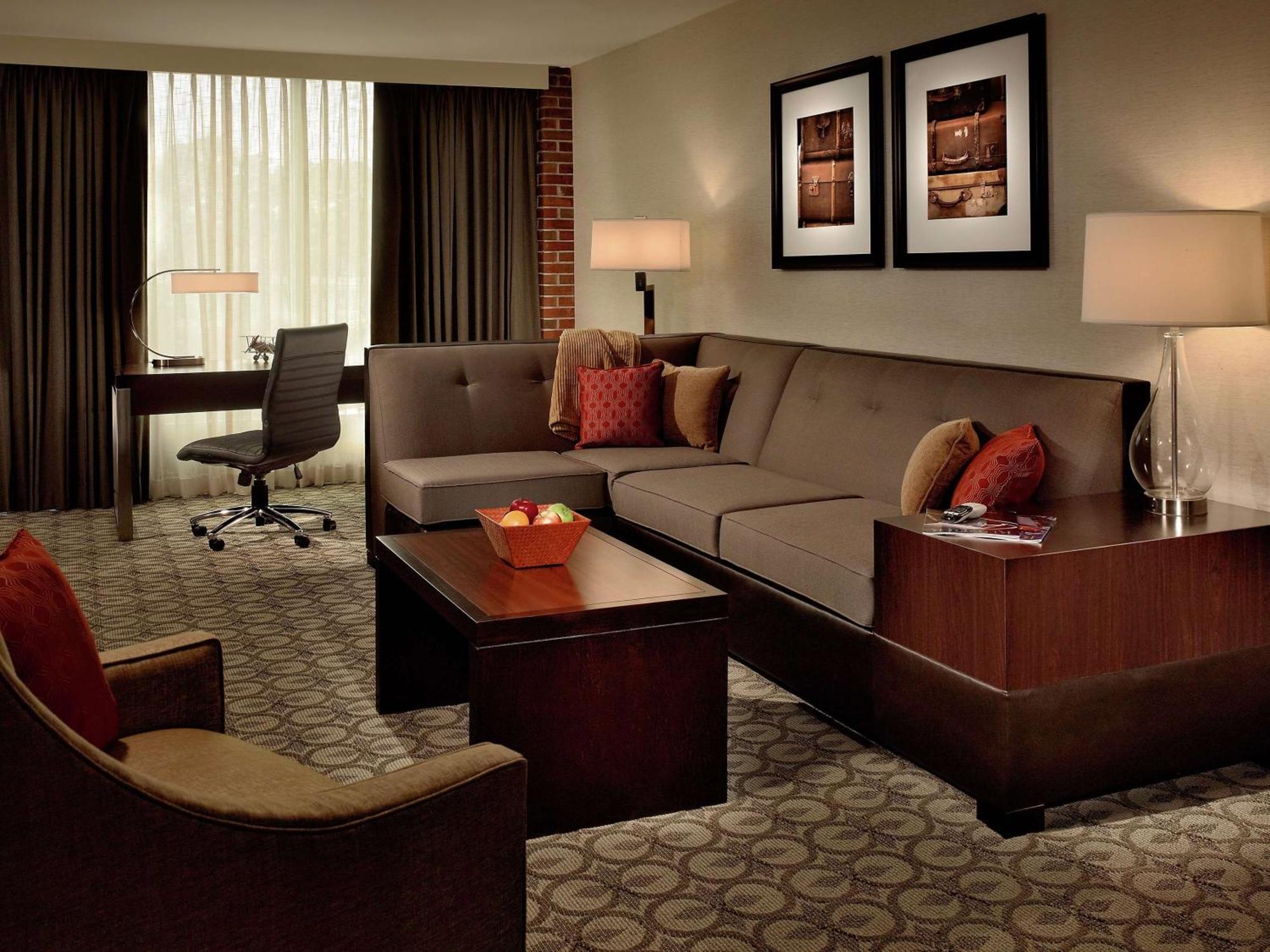 Doubletree Hotel & Suites Charleston Airport Норт Чарлстън Екстериор снимка