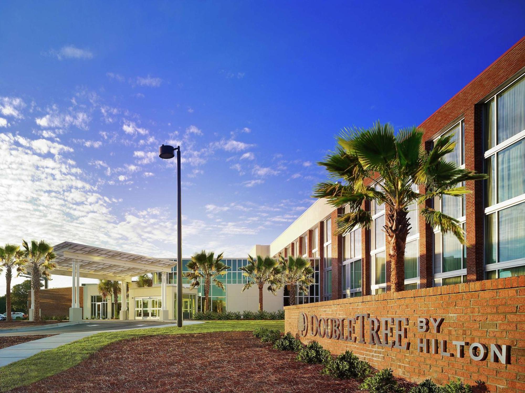 Doubletree Hotel & Suites Charleston Airport Норт Чарлстън Екстериор снимка